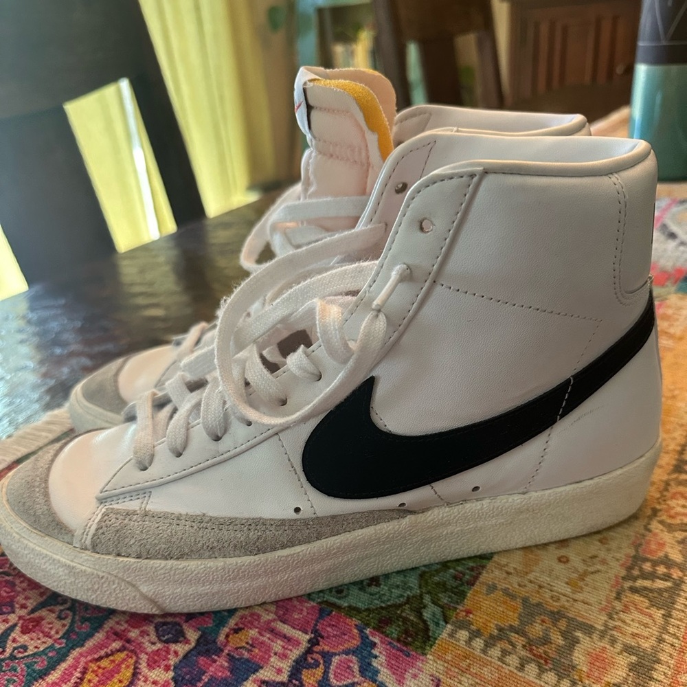 Men’s Nike Blazer Mid ‘77 size 9